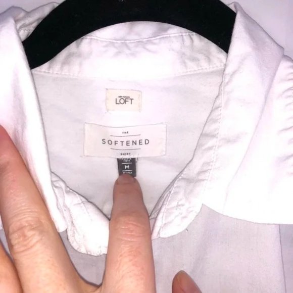 👚✨🤍 Effortless Elegance – LOFT No-Wrinkle White Blouse (Size M)🤍✨👚 - Picture 2 of 3